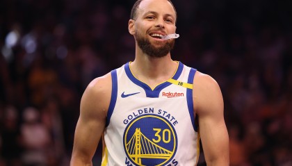 ESPN：库里一下场勇士便进攻瘫痪，巴特勒到来才勉强改善