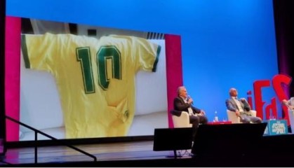 艺术足球巅峰：法尔考和济科回忆1982梦幻巴西