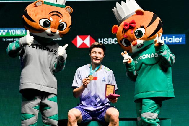 1736691789541008872.jpg (体育)(2)羽毛球——马来西亚公开赛:石宇奇男单夺冠XxjpseC007332_20250112_PEPFN0A001.jpg